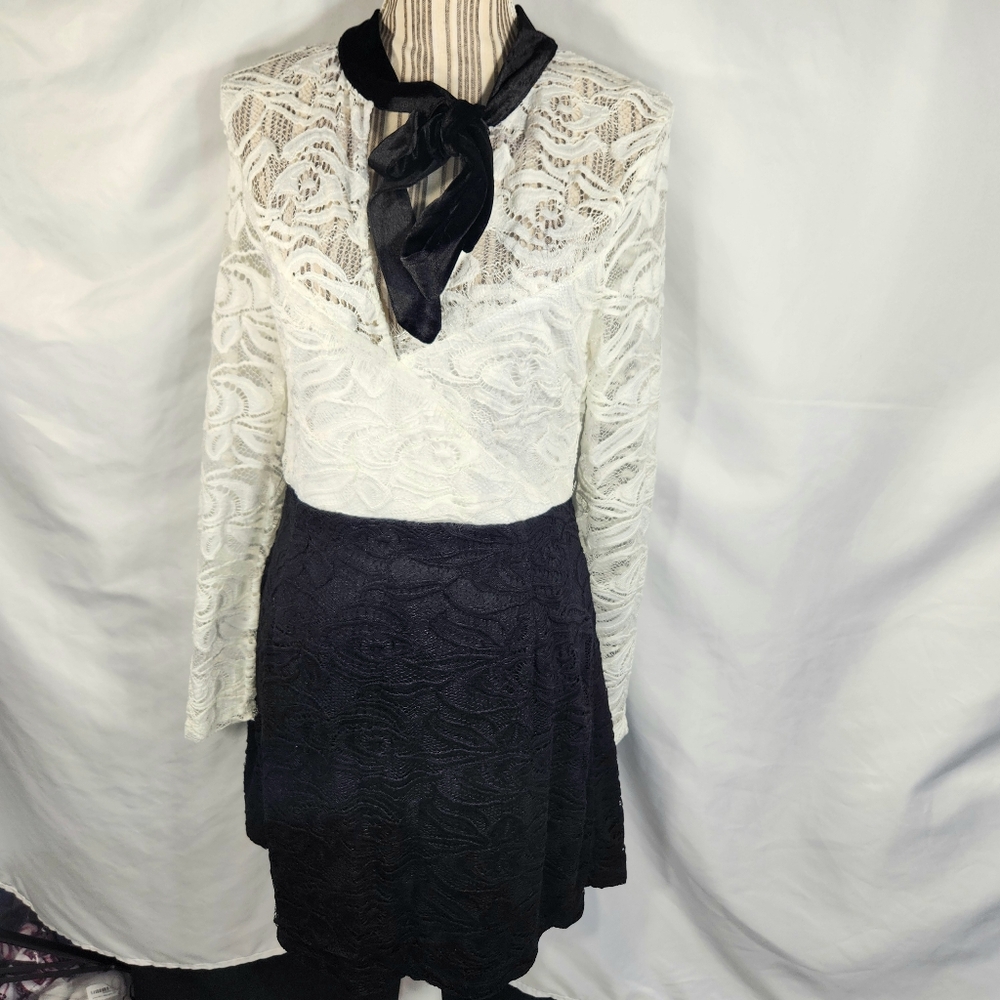 Dance & Marvel NWT Black & White Lace Long Sleeve Dress Size Large